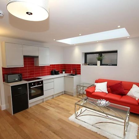 Lovely One Bed Apartment-Near All Transport-Village-Freeparking London Exterior foto
