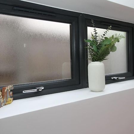 Lovely One Bed Apartment-Near All Transport-Village-Freeparking London Exterior foto