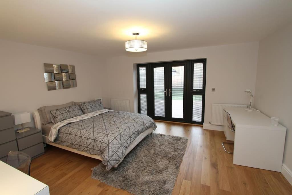 Lovely One Bed Apartment-Near All Transport-Village-Freeparking London Exterior foto