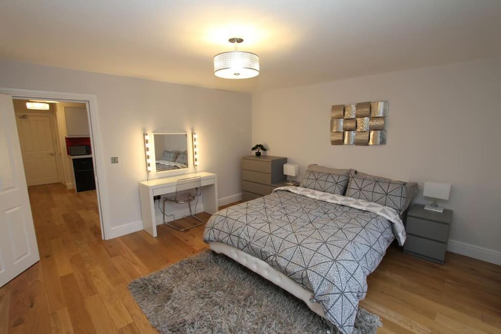 Lovely One Bed Apartment-Near All Transport-Village-Freeparking London Exterior foto