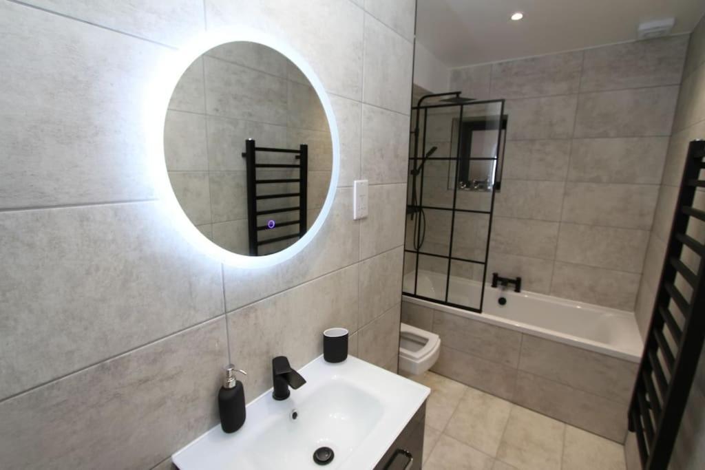 Lovely One Bed Apartment-Near All Transport-Village-Freeparking London Exterior foto