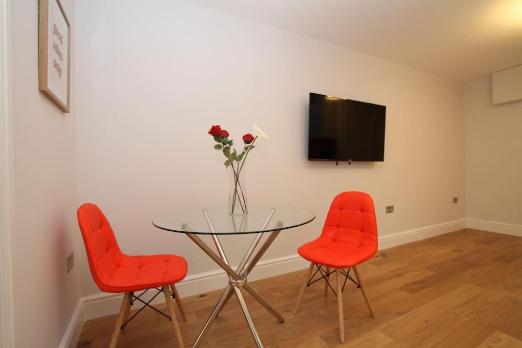 Lovely One Bed Apartment-Near All Transport-Village-Freeparking London Exterior foto